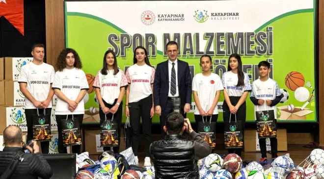 Diyarbakır Kayapınar Belediyesi 110 Okula Spor Malzeme Desteği Sağladı