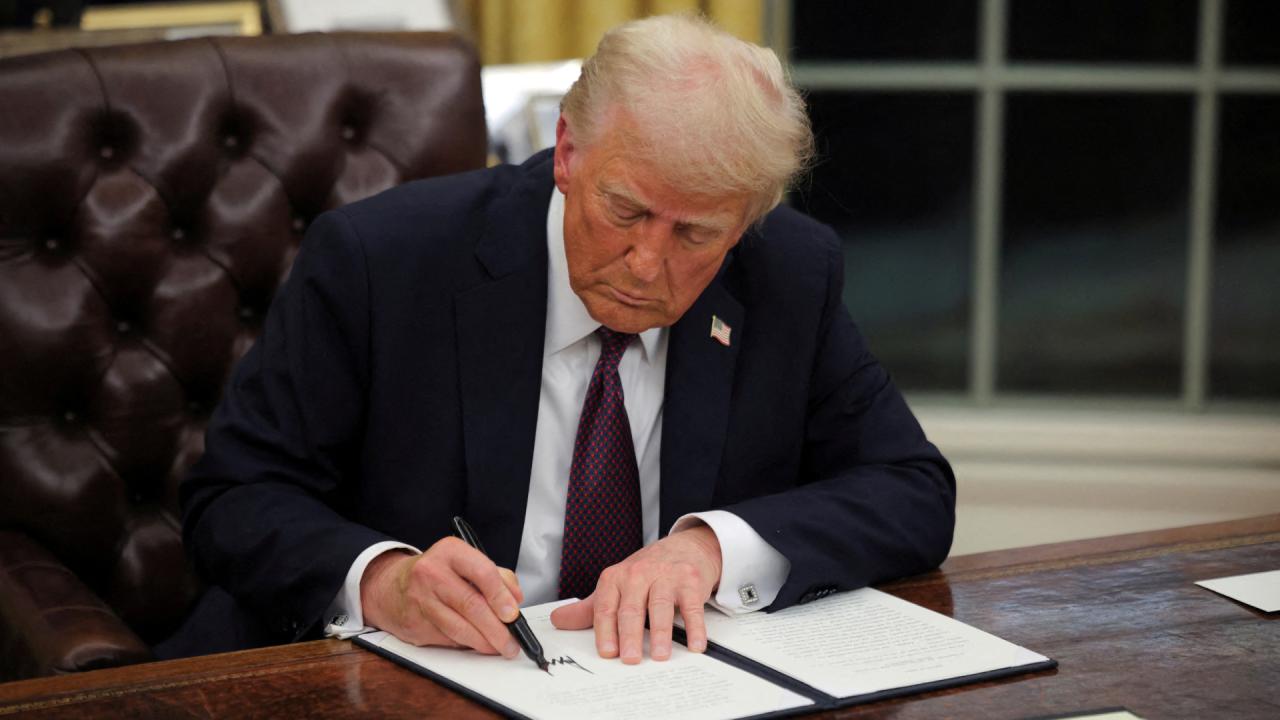 Trump, okullarda “cinsiyet ideolojisi” ve “eleştirel ırk teorisi” derslerini kaldırdı